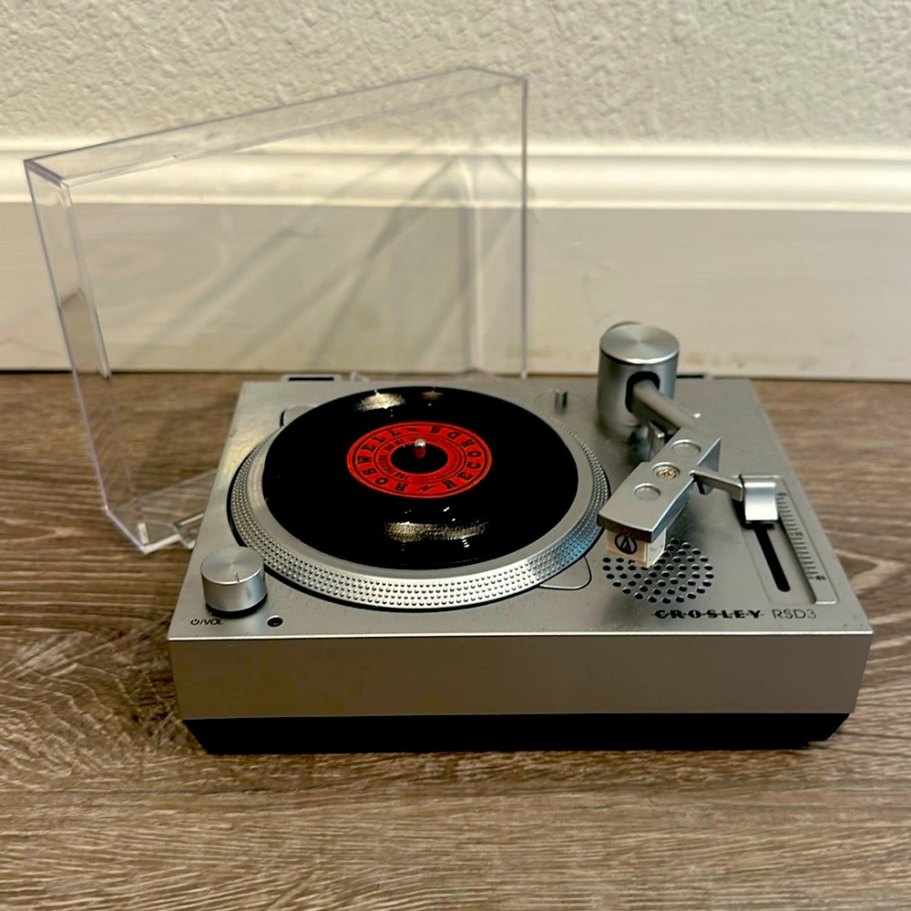 Mini Crosley turntable